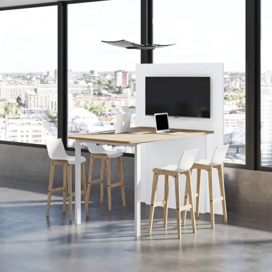 Table de coworking Visio Hub avec mur technique blanc