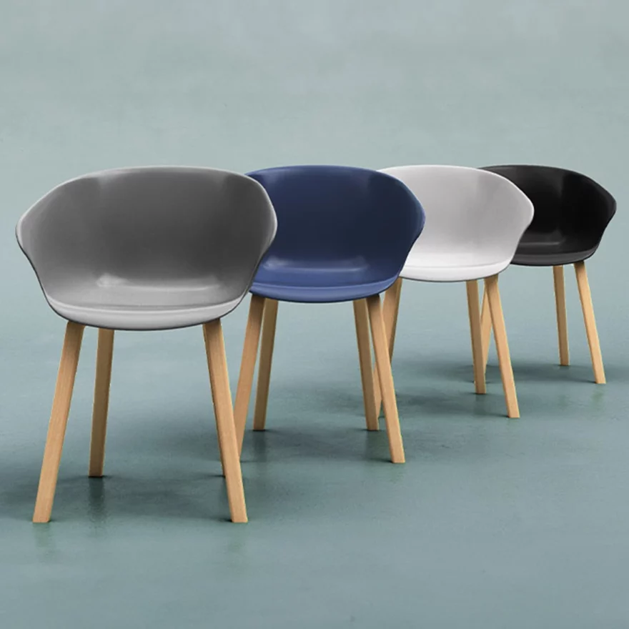 Chaise Hop Polypro avec pieds bois naturel